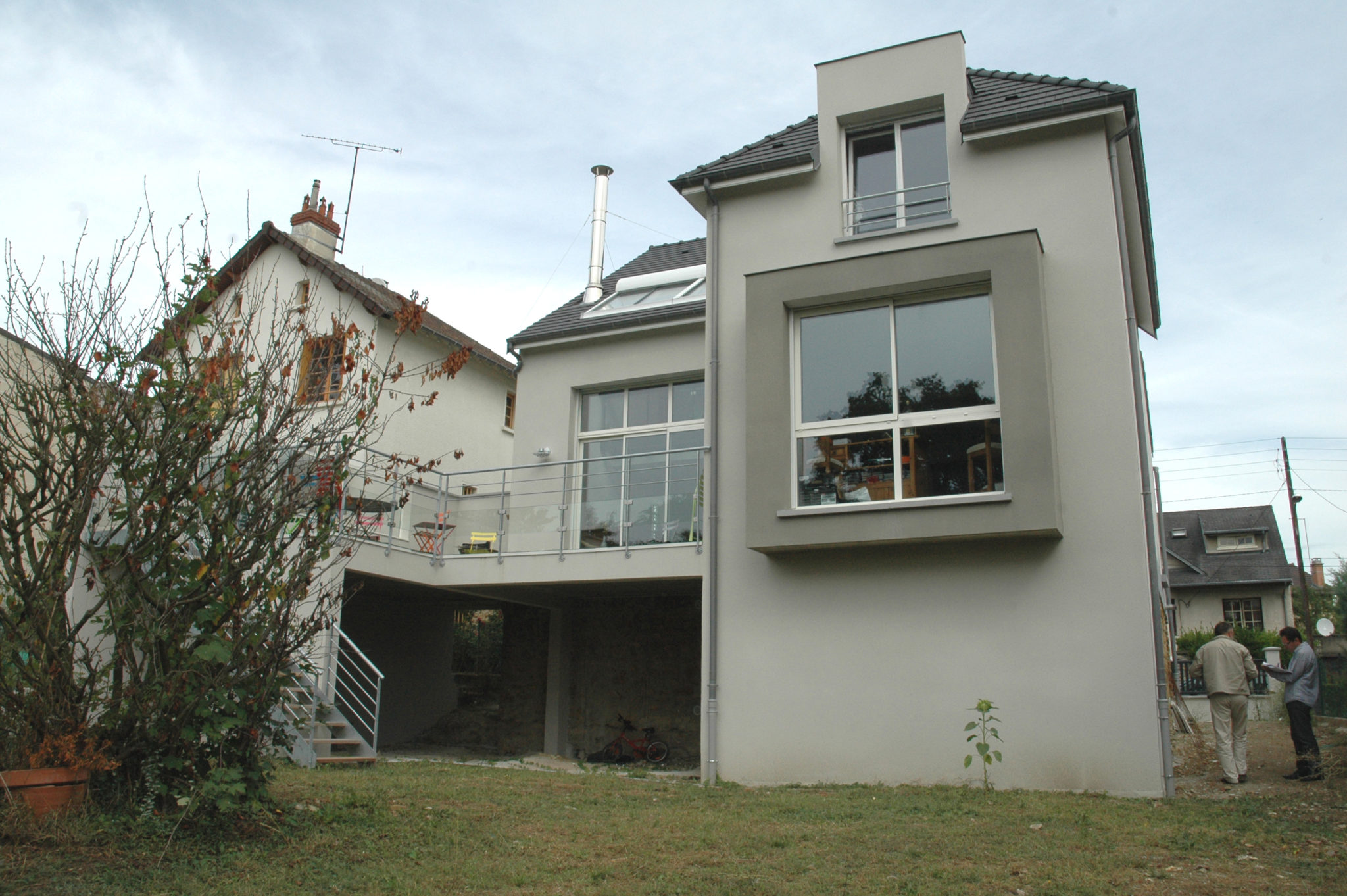 Color photo of the extension and elevation made on a renovated house